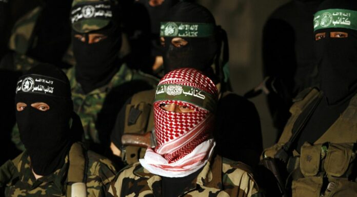 Da Gaza missili di Hamas contro Israele, 250 morti e oltre 1.500 feriti. Decine di ostaggi