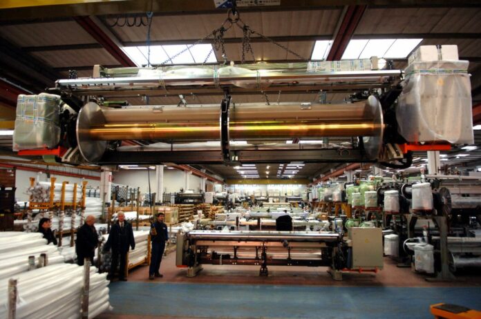 PROMATECH, IMPRESA DELLA HOLDING ITEMA, DITTA DI PRODUZIONE MACCHINARI TESSILI, TELAI, PER L'ESPORTAZIONE IN CINA E INDIA, STABILIMENTI DI COLZATE, VAL PROMATECH, FIRM PART OF THE ITEMA HOLDING, PRODUCER OF MACHINERY FOR THE TEXTILE MANUFACTURING INDUSTRY