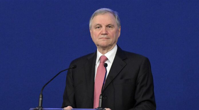 Visco “Prospettive macroeconomiche globali deboli e altamente incerte”