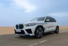 La BMW iX5 Hydrogen testata nel deserto