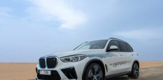La BMW iX5 Hydrogen testata nel deserto