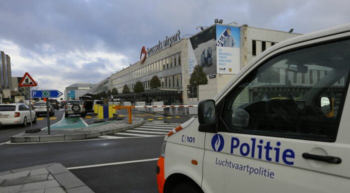 Attentato a Bruxelles, sospettato ferito dalla polizia