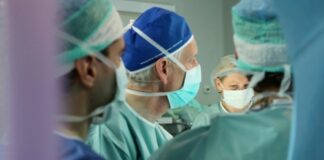 Ricostruzione mammaria, tessuti propri o protesi le strade più comuni