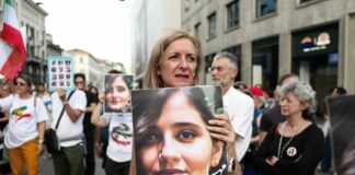 Ue, il Premio Sacharov a Mahsa Amini e movimento “Donna, Vita e Libertà”