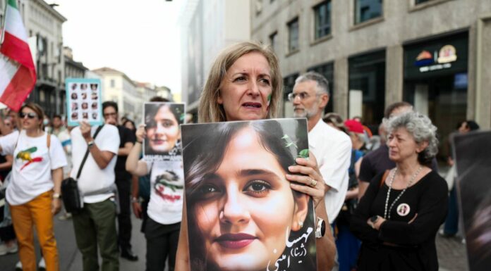 Ue, il Premio Sacharov a Mahsa Amini e movimento “Donna, Vita e Libertà”