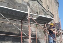 Lavori per messa in sicurezza rivestimento murario di Castel Nuovo a Napoli