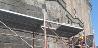 Lavori per messa in sicurezza rivestimento murario di Castel Nuovo a Napoli