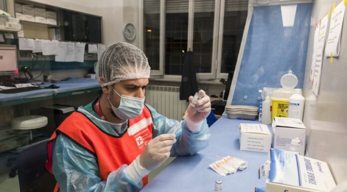 Casi covid e tasso di positività in calo nell’ultima settimana