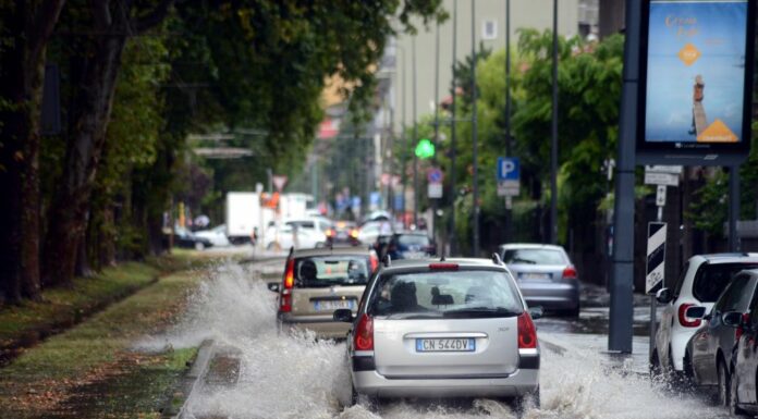 Maltempo a Milano, esondato il Seveso a Niguarda. Allagati sottopassi