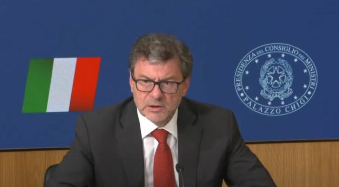 Giorgetti “Debito pubblico nostro punto debole, suonata la sveglia”