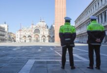 Via libera a diciture multilingue sui mezzi della Polizia Locale