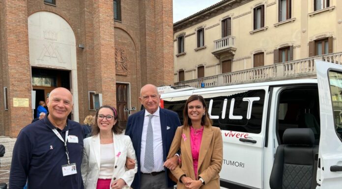 Ottobre Rosa, la presidente Damiano consegna nuovo pullmino alla Lilt
