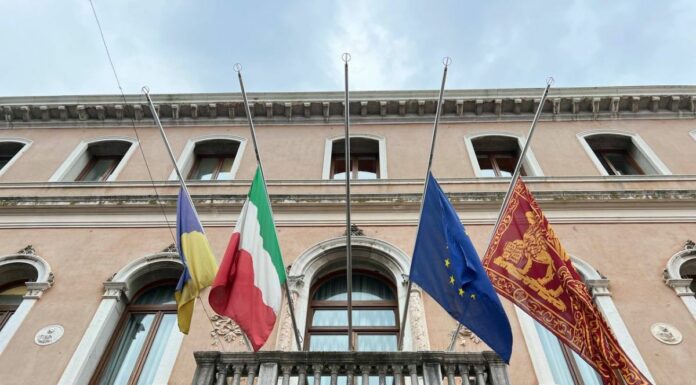 Lutto cittadino fino a venerdì e libri condoglianze nelle sedi municipali