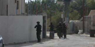 الجيش الإسرائيلي يعتقل عشرات الفلسطينيين بعد هجوم في الضفة الغربية