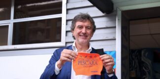 Marsilio, un tuffo di ottimismo nella piscina delle Naiadi a Pescara