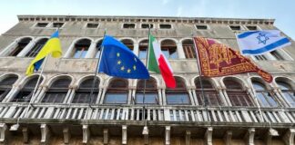 Il sindaco Luigi Brugnaro in visita al Ghetto