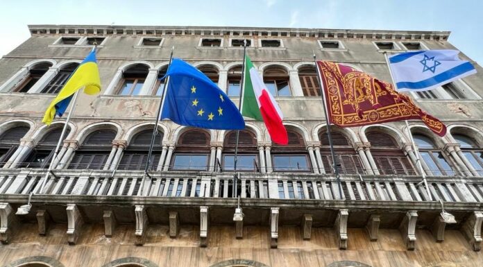 Il sindaco Luigi Brugnaro in visita al Ghetto