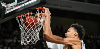 San Antonio beffa Phoenix, vincono Clippers e Knicks