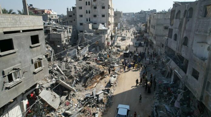 Gaza: bombardamento israeliano del panificio del campo di Al-Maghazi, nel centro della Striscia di Gaza