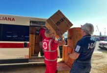 L’ufficio Dogane di Gioia Tauro dona 4 mila paia di scarpe alla Croce Rossa