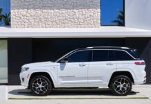 Jeep Grand Cherokee 4xe al via della Torino City Marathon