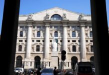 Borsa, indice Ftse Mib in ribasso dopo le prime contrattazioni -0,32%