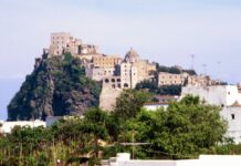 Ad Ischia Porto apre libreria “Giunti al Punto”