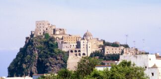 Ad Ischia Porto apre libreria “Giunti al Punto”