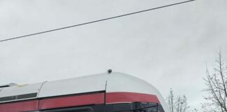 Firenze, assalto a carrozza tramvia. Scritta pitturata esternamente