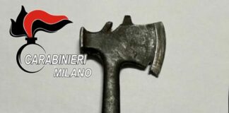 Paderno Dugnano, minaccia i Carabinieri con un’ascia. Arrestato