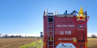 Basiglio, anziano in auto travolge un ciclista. Morto un 63enne