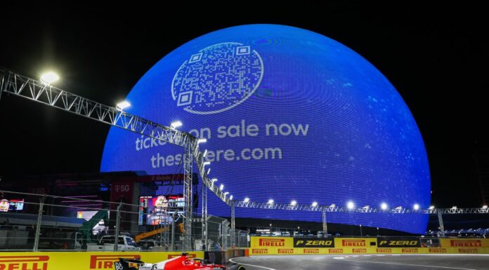 Pole position per Leclerc a Las Vegas, Sainz penalizzato