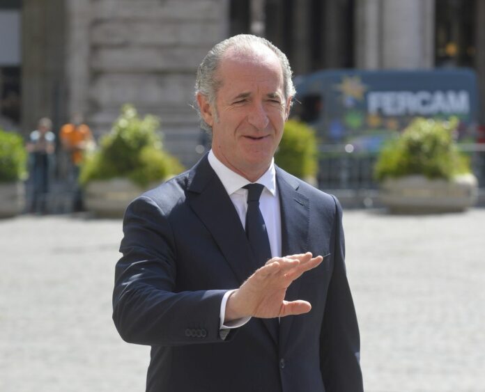 Rappresentanti delle isituzioni dell' Emilia Romagna fuori da Palazzo Chigi dopo l' incontro con il governo sulla crisi
causata dall' alluvione dei giorni scorsi