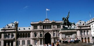 L’ultraliberista Javier Milei è il nuovo presidente dell’Argentina