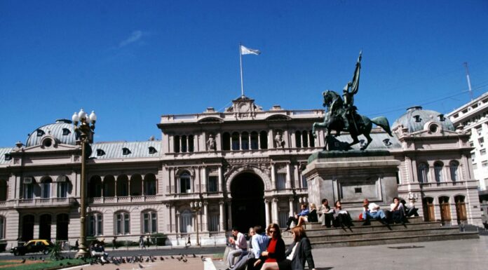 L’ultraliberista Javier Milei è il nuovo presidente dell’Argentina