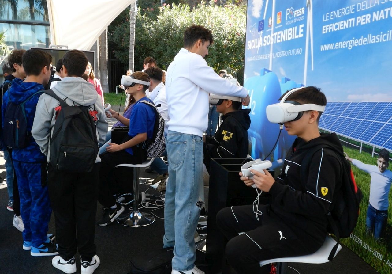 “Energie della Sicilia”, centinaia di studenti al roadshow di Catania “Energie della Sicilia”, centinaia di studenti al roadshow di Catania
