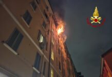 Milano, fuoco in un appartamento in via Lomellina. Nessun coinvolto
