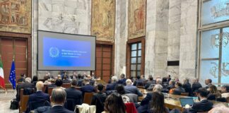 Caro voli, Fto a tavolo Mimit “Ryanair elimini riconoscimento facciale”