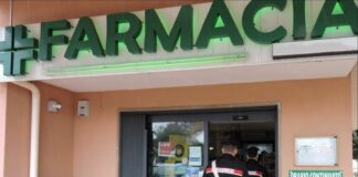 Armati di siringa rapinano farmacia a Roma, due fermati