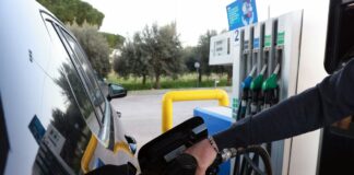 Mimit, per la benzina prezzo medio più basso dall’inizio del 2023