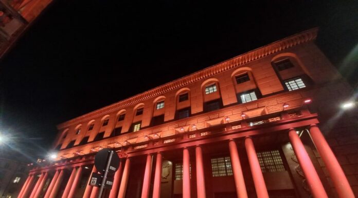 Intesa Sanpaolo accende le luci contro la violenza sulle donne