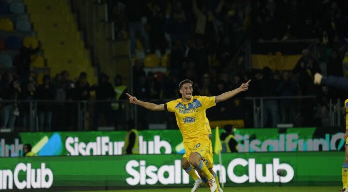 Monterisi nel recupero, il Frosinone batte 2-1 il Genoa