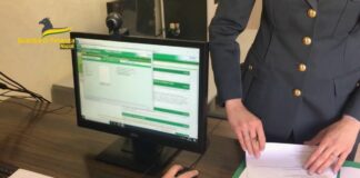 Truffa sui buoni 18 App a Napoli, coinvolti un edicolante e 530 giovani