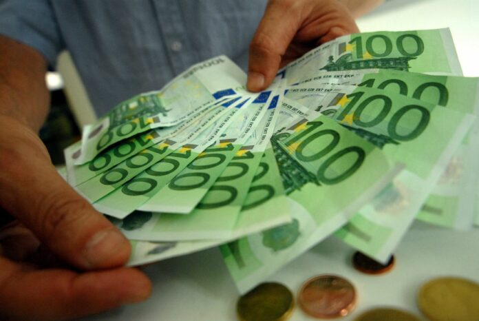 BANCONOTE SOLDI EURO DENARO INFLAZIONE