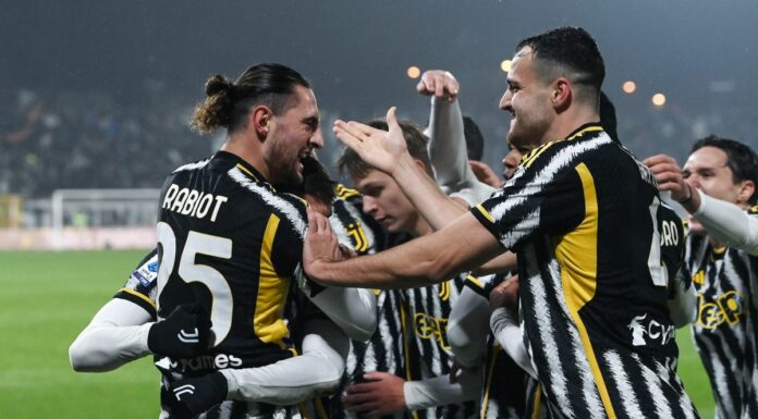 La Juve vince 2-1 a Monza e va in testa alla classifica