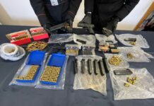 Arsenale trovato nascosto sul tetto di un condominio nel Napoletano