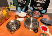 Malpensa, 4 kg di cocaina nel doppiofondo di una pentola. Arrestata