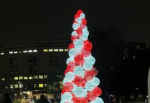 Acceso l’albero di Natale dell’ospedale San Raffaele di Milano