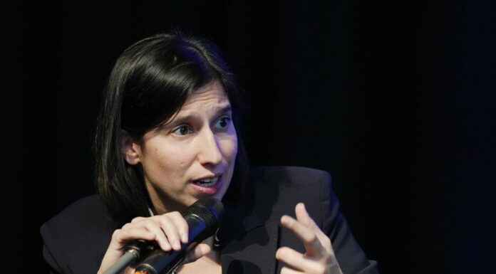 Salario minimo, alla Camera passa il nuovo testo. Schlein “Giorno triste”