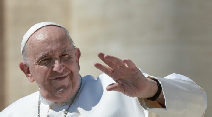 Papa “Sto molto meglio ma fatico se parlo troppo”